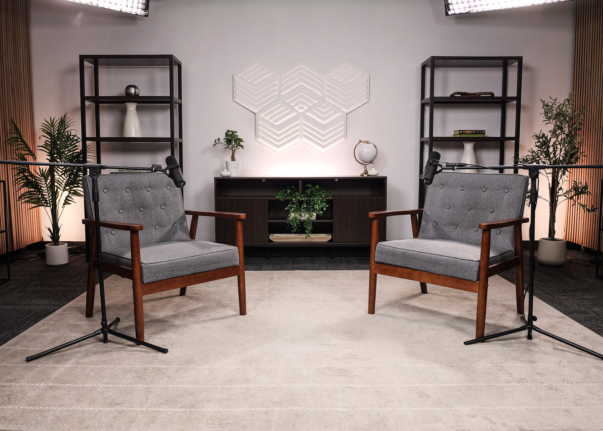 Warm lighting and cushioned chairs in a professional atmosphere on display as part of our Daylight Set Studio